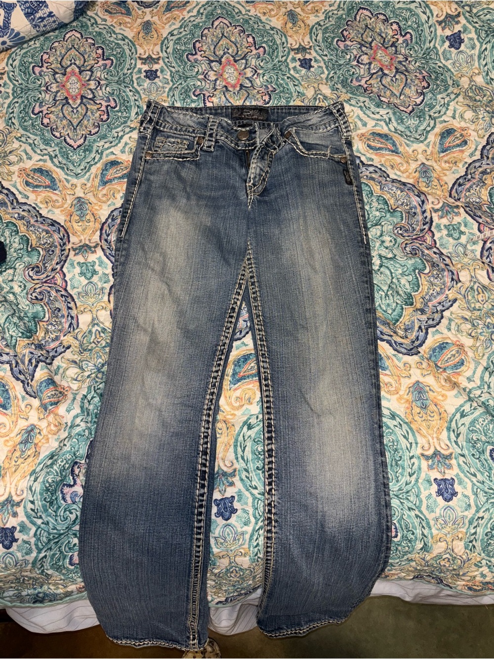 Silver jeans Women’s Blue Washed Denim Jeans - Classic Mid-Rise